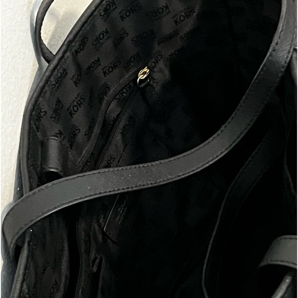 Michael Kors totes - Picture 4 of 6